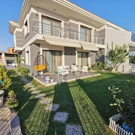 A Comfortable With Pool In Cesme Villaatasoy Villa *