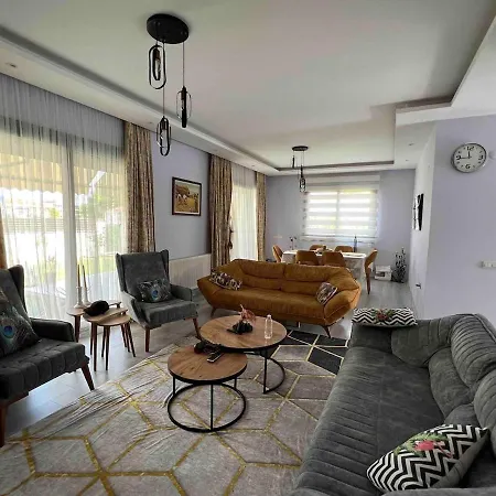 Villa A Comfortable With Pool In Cesme Villaatasoy