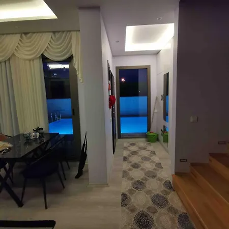 A Comfortable With Pool In Cesme Villaatasoy * Reisdere