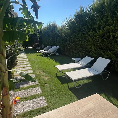 Villa A Comfortable With Pool In Cesme Villaatasoy