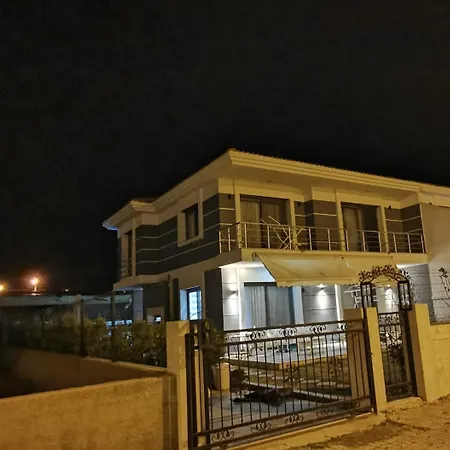 Villa A Comfortable With Pool In Cesme Villaatasoy Reisdere