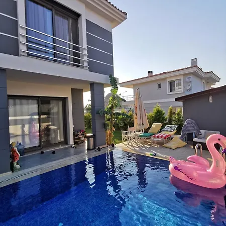 A Comfortable With Pool In Cesme Villaatasoy Reisdere