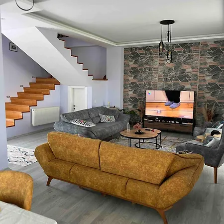 A Comfortable With Pool In Cesme Villaatasoy