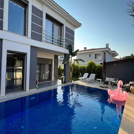 A Comfortable With Pool In Cesme Villaatasoy